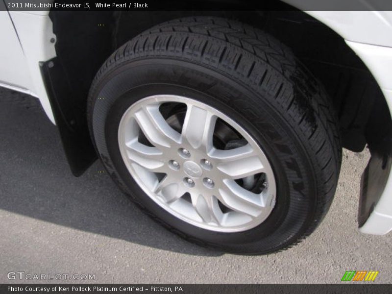 White Pearl / Black 2011 Mitsubishi Endeavor LS