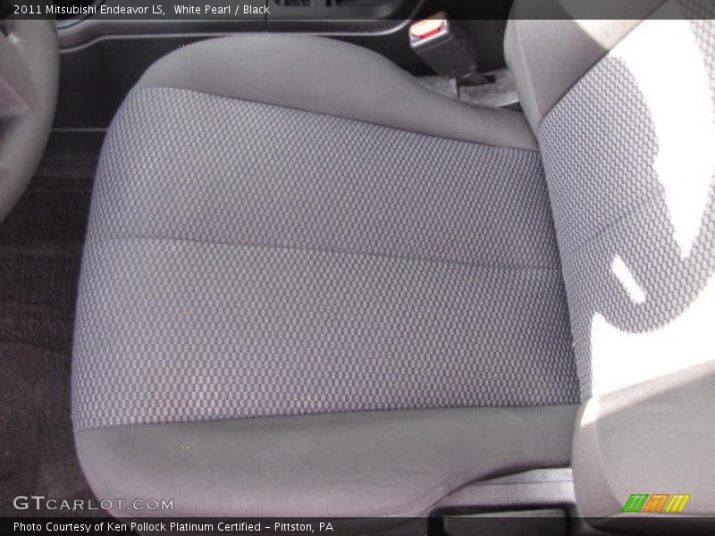 White Pearl / Black 2011 Mitsubishi Endeavor LS