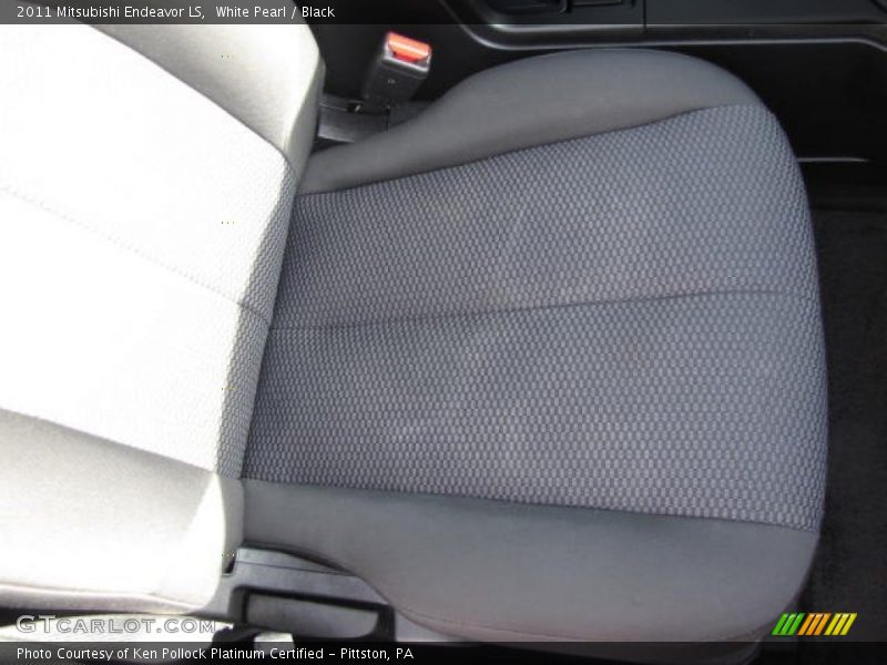 White Pearl / Black 2011 Mitsubishi Endeavor LS