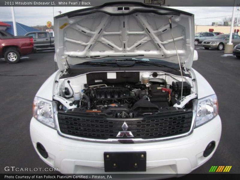 White Pearl / Black 2011 Mitsubishi Endeavor LS