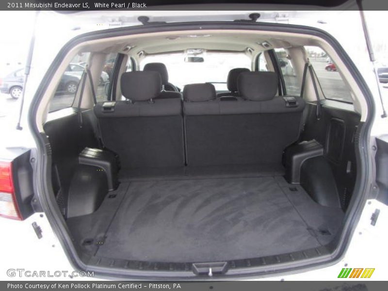White Pearl / Black 2011 Mitsubishi Endeavor LS