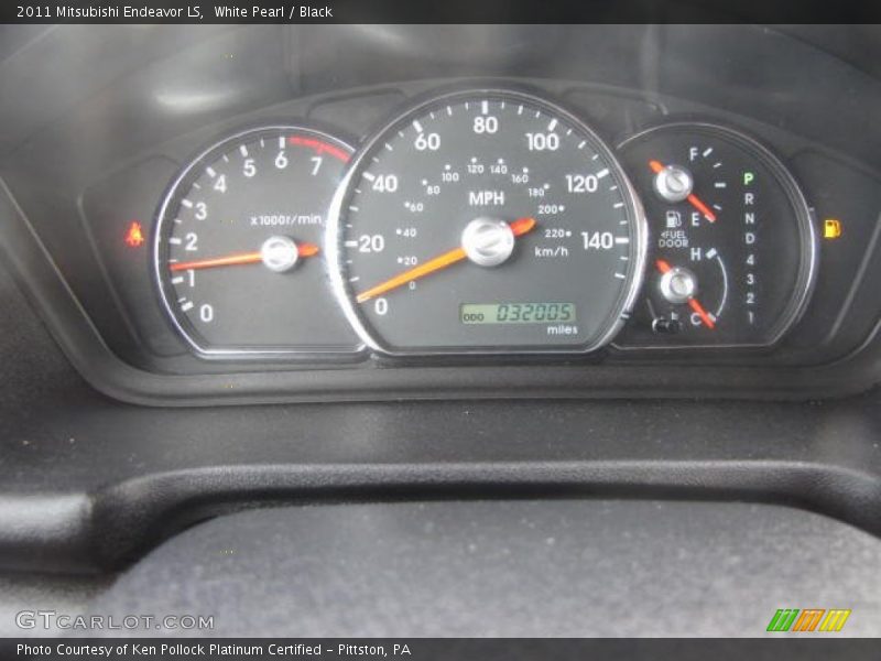 White Pearl / Black 2011 Mitsubishi Endeavor LS