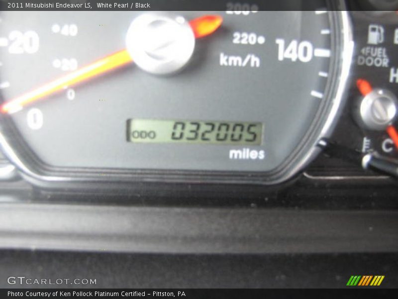 White Pearl / Black 2011 Mitsubishi Endeavor LS