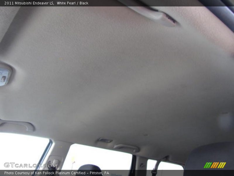 White Pearl / Black 2011 Mitsubishi Endeavor LS