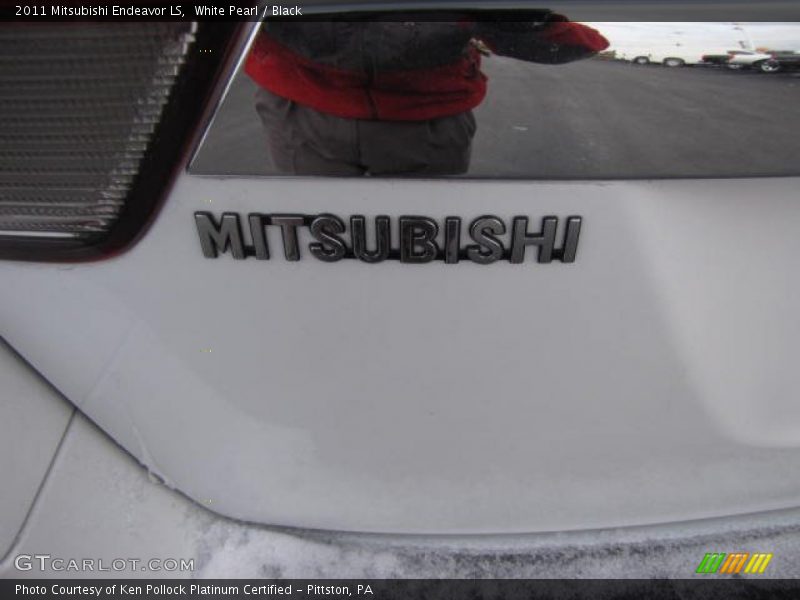 White Pearl / Black 2011 Mitsubishi Endeavor LS