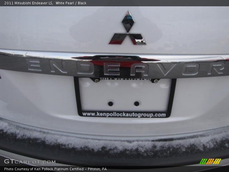 White Pearl / Black 2011 Mitsubishi Endeavor LS