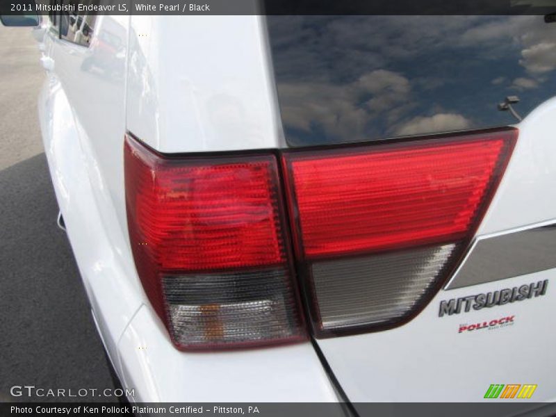 White Pearl / Black 2011 Mitsubishi Endeavor LS