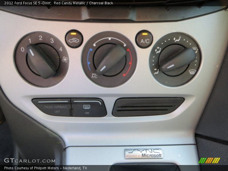 Controls of 2012 Focus SE 5-Door