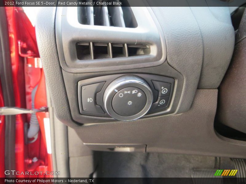 Controls of 2012 Focus SE 5-Door