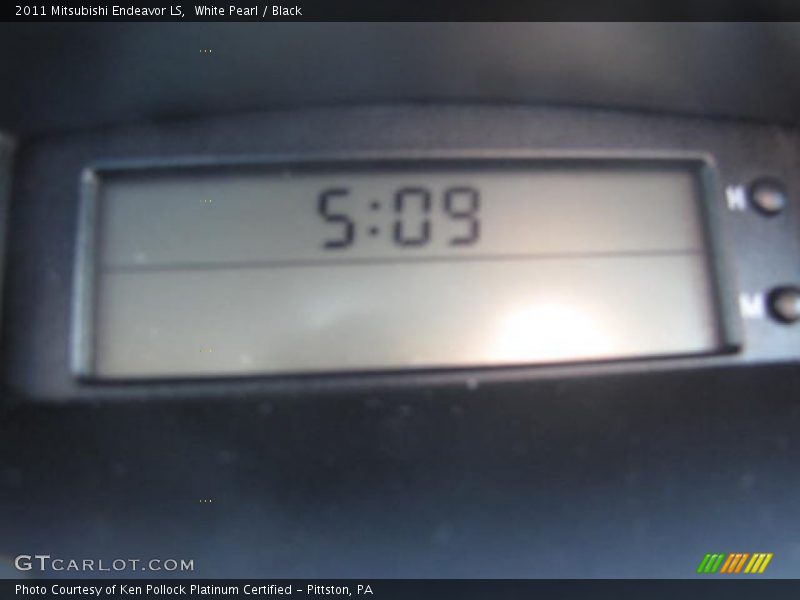 White Pearl / Black 2011 Mitsubishi Endeavor LS