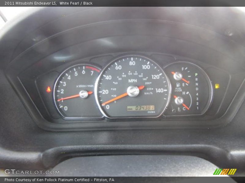 White Pearl / Black 2011 Mitsubishi Endeavor LS