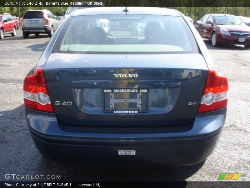 Barents Blue Metallic / Off Black 2005 Volvo S40 2.4i