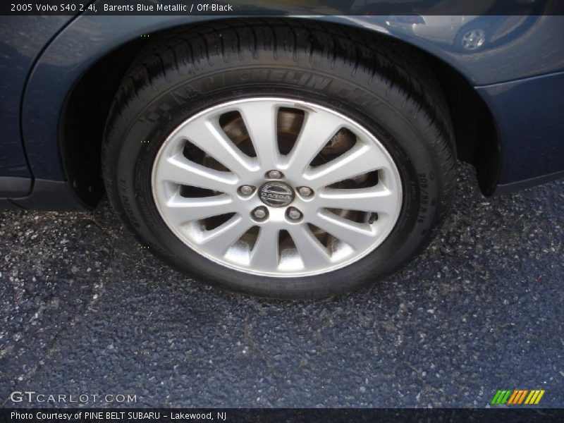 Barents Blue Metallic / Off Black 2005 Volvo S40 2.4i