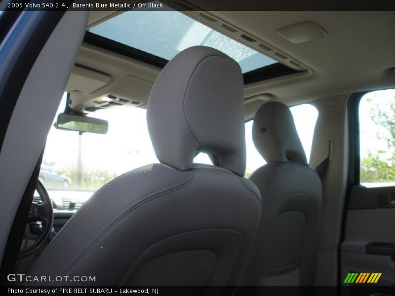 Barents Blue Metallic / Off Black 2005 Volvo S40 2.4i