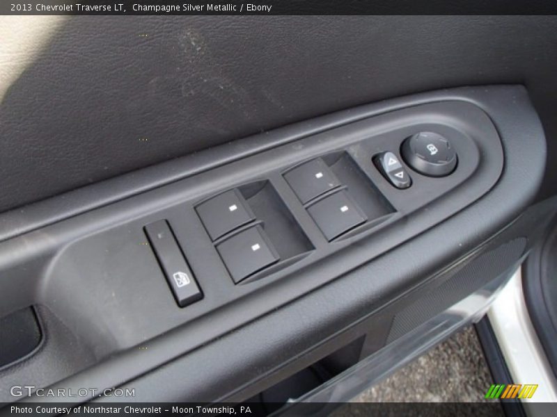 Champagne Silver Metallic / Ebony 2013 Chevrolet Traverse LT