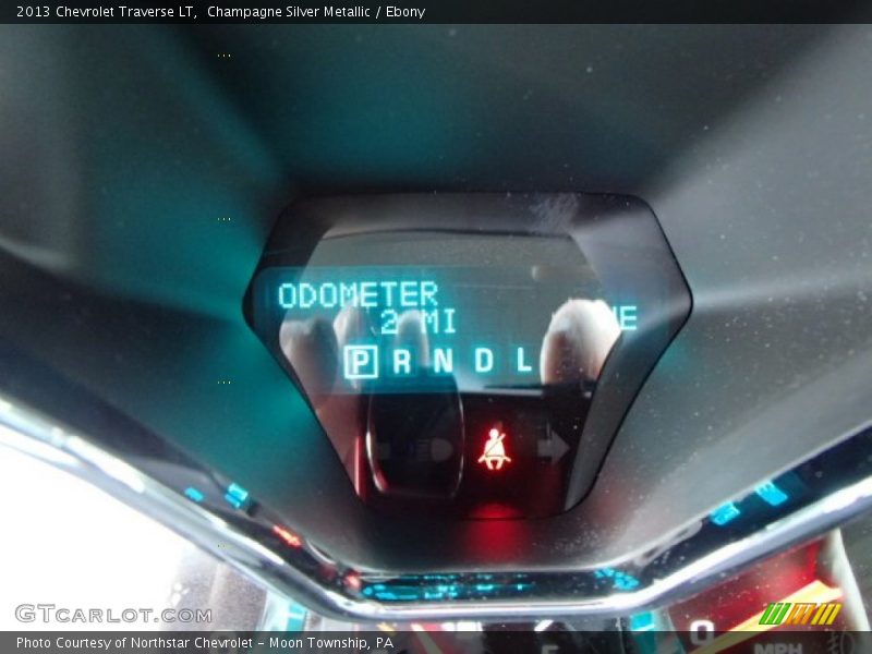 Champagne Silver Metallic / Ebony 2013 Chevrolet Traverse LT