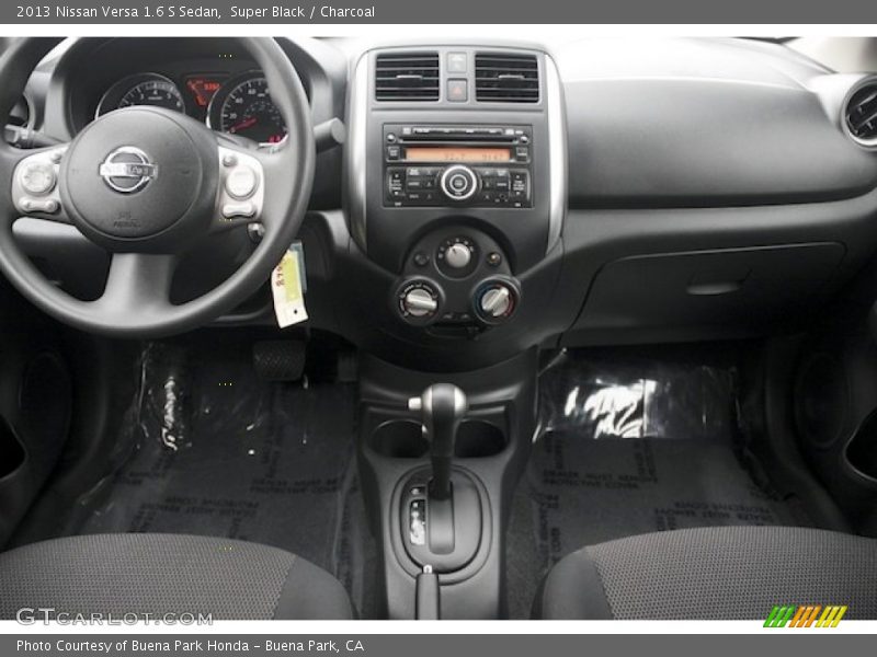 Super Black / Charcoal 2013 Nissan Versa 1.6 S Sedan
