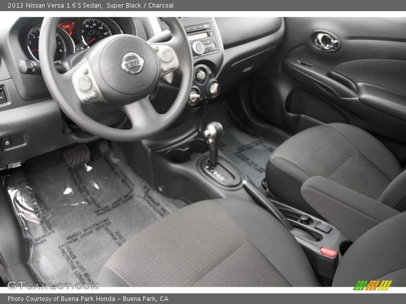 Super Black / Charcoal 2013 Nissan Versa 1.6 S Sedan