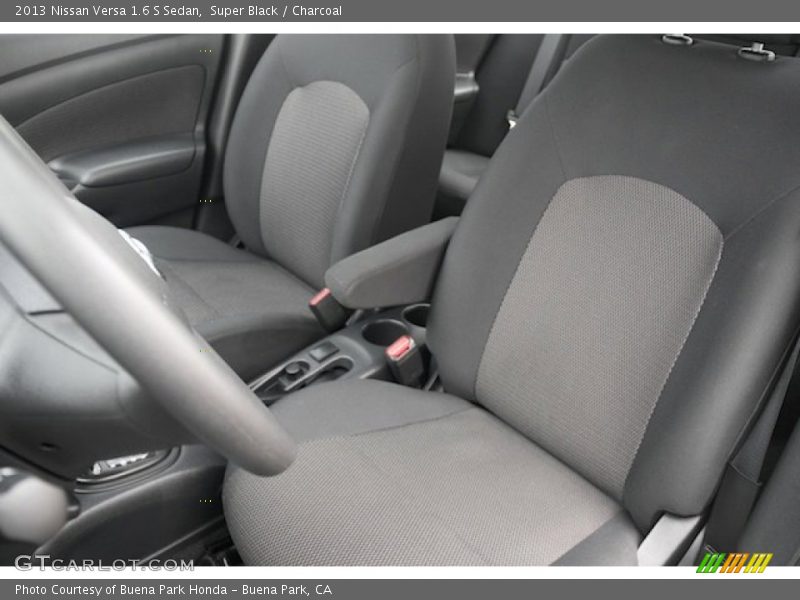Super Black / Charcoal 2013 Nissan Versa 1.6 S Sedan