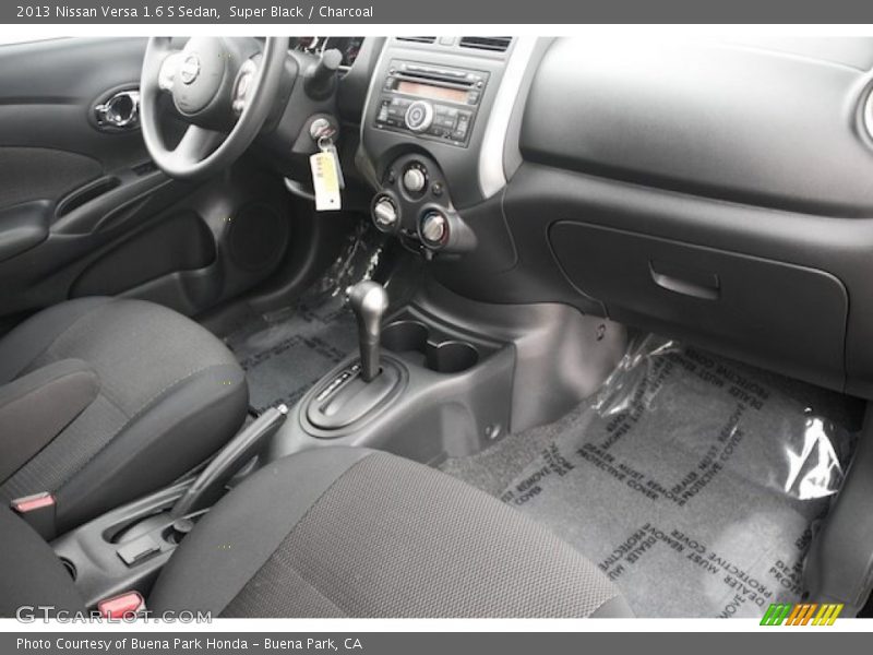 Super Black / Charcoal 2013 Nissan Versa 1.6 S Sedan
