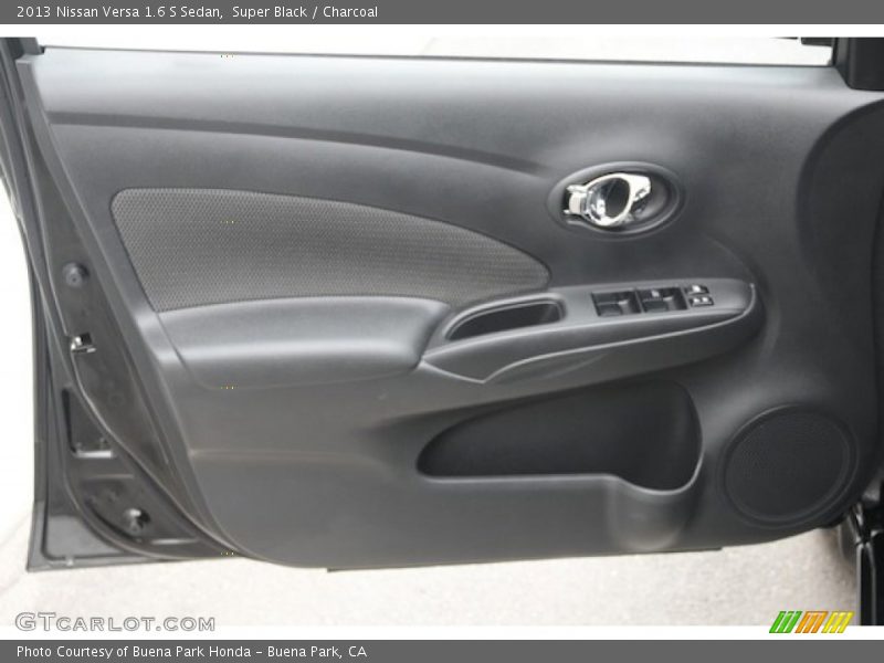Super Black / Charcoal 2013 Nissan Versa 1.6 S Sedan