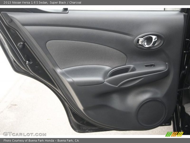 Super Black / Charcoal 2013 Nissan Versa 1.6 S Sedan