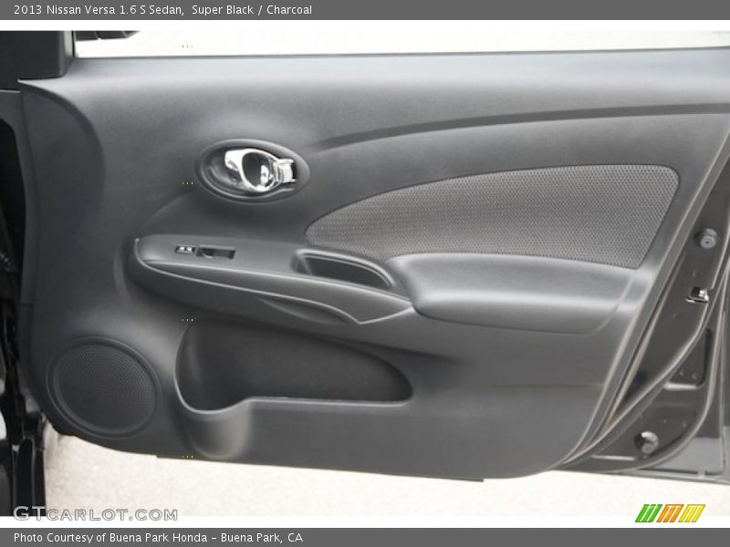 Super Black / Charcoal 2013 Nissan Versa 1.6 S Sedan