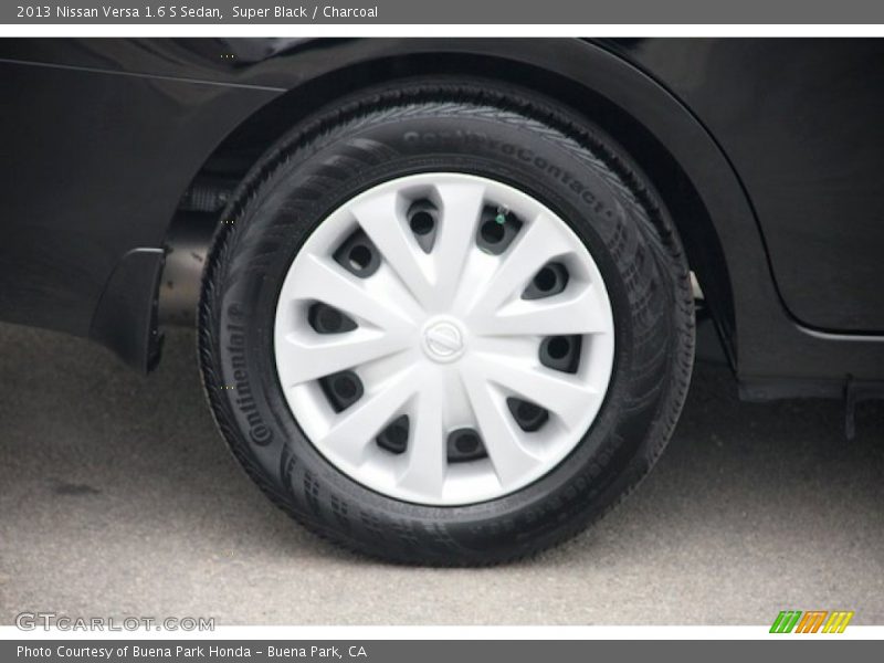 Super Black / Charcoal 2013 Nissan Versa 1.6 S Sedan