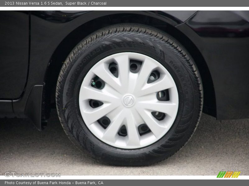 Super Black / Charcoal 2013 Nissan Versa 1.6 S Sedan