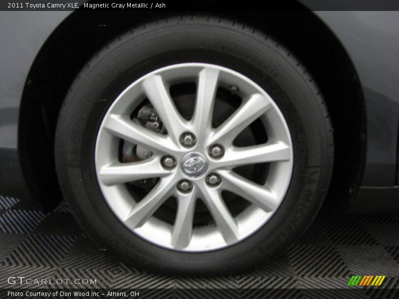 Magnetic Gray Metallic / Ash 2011 Toyota Camry XLE