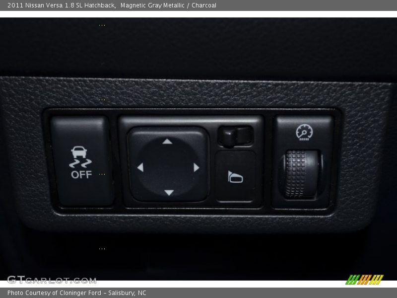 Magnetic Gray Metallic / Charcoal 2011 Nissan Versa 1.8 SL Hatchback