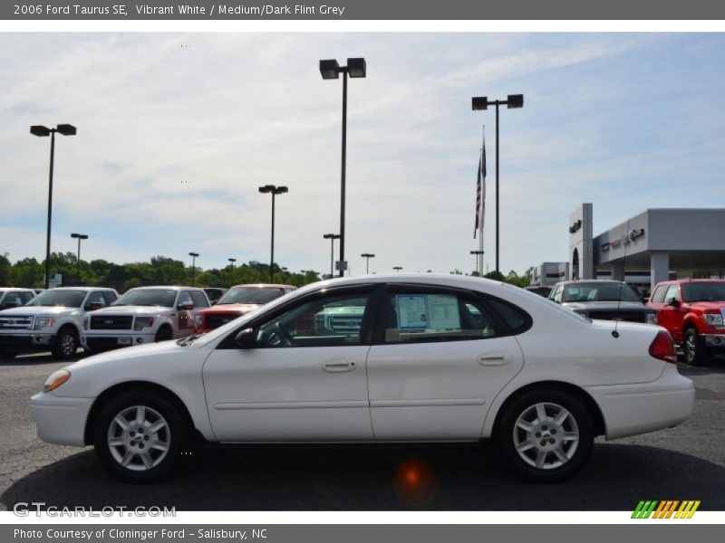 Vibrant White / Medium/Dark Flint Grey 2006 Ford Taurus SE