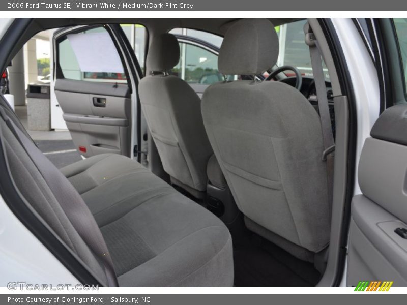 Vibrant White / Medium/Dark Flint Grey 2006 Ford Taurus SE