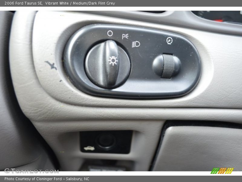 Controls of 2006 Taurus SE