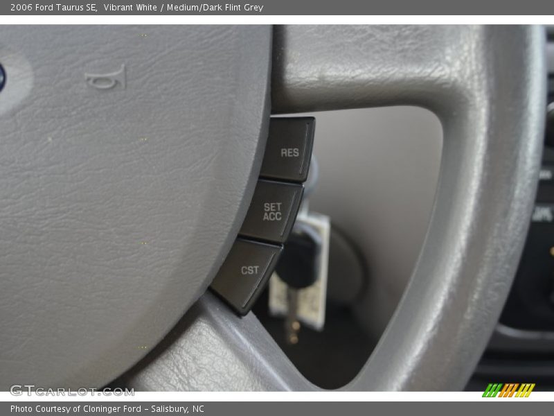 Vibrant White / Medium/Dark Flint Grey 2006 Ford Taurus SE