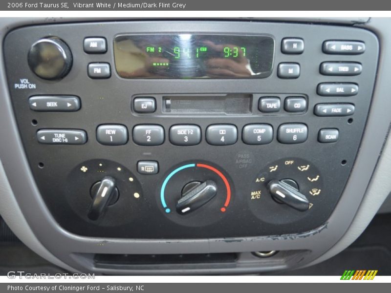 Controls of 2006 Taurus SE