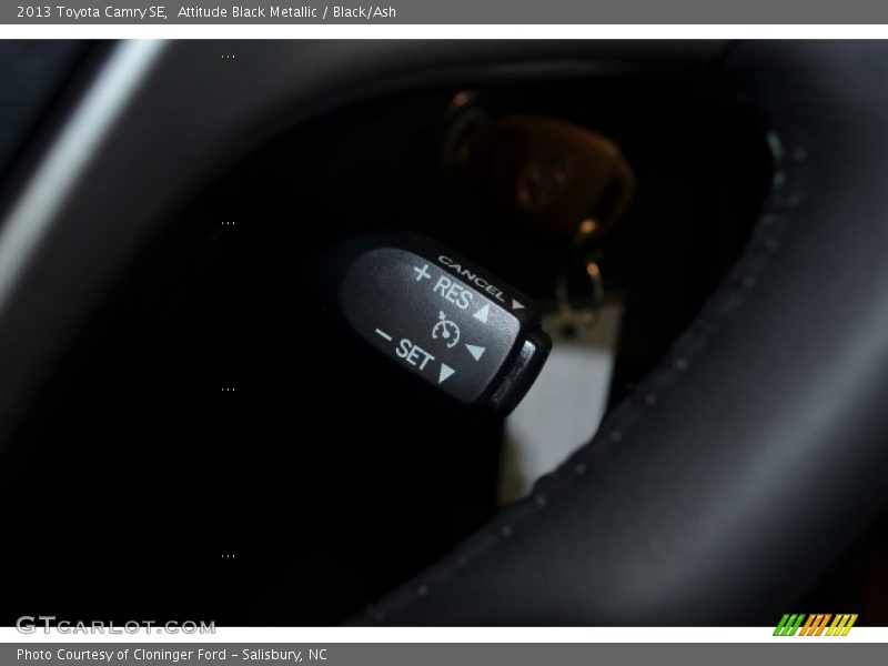 Attitude Black Metallic / Black/Ash 2013 Toyota Camry SE