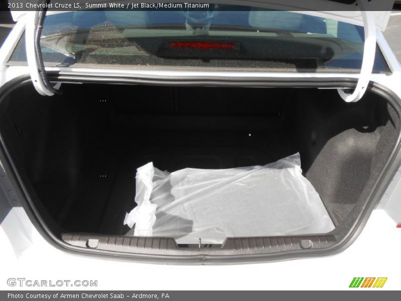 Summit White / Jet Black/Medium Titanium 2013 Chevrolet Cruze LS