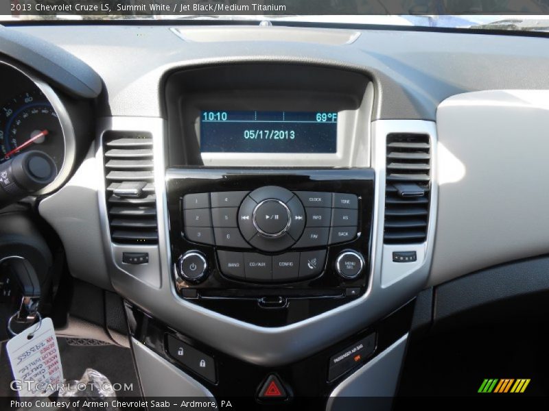 Summit White / Jet Black/Medium Titanium 2013 Chevrolet Cruze LS