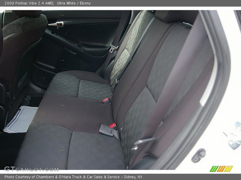 Ultra White / Ebony 2009 Pontiac Vibe 2.4 AWD
