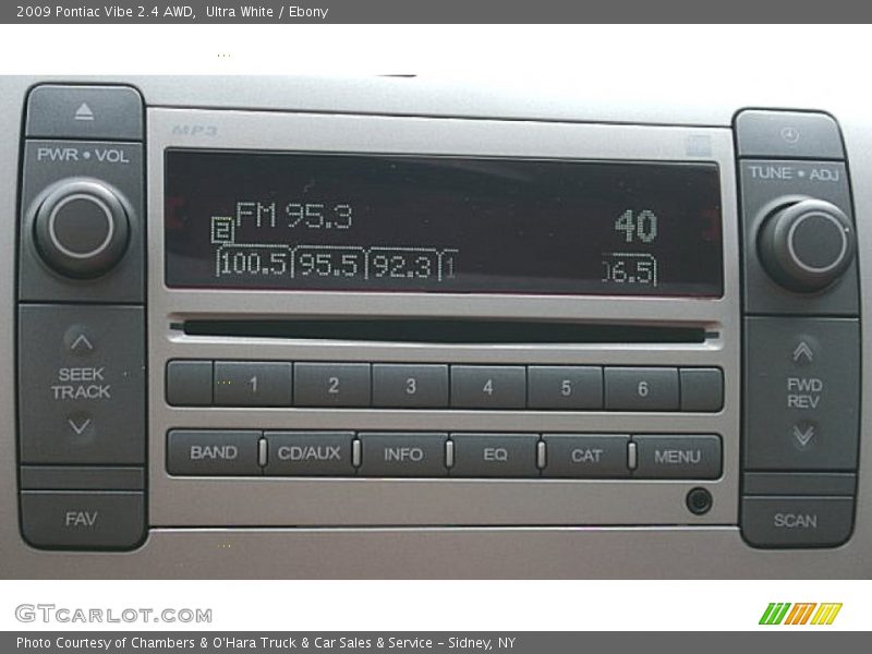 Ultra White / Ebony 2009 Pontiac Vibe 2.4 AWD