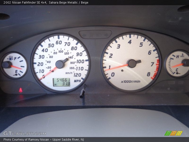 Sahara Beige Metallic / Beige 2002 Nissan Pathfinder SE 4x4