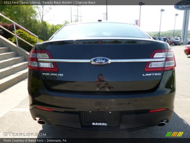 Tuxedo Black Metallic / Charcoal Black 2013 Ford Taurus Limited