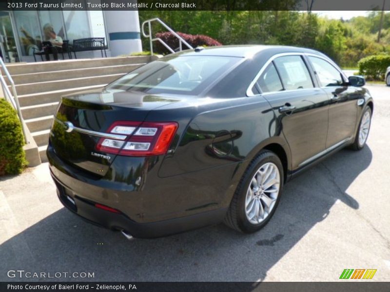 Tuxedo Black Metallic / Charcoal Black 2013 Ford Taurus Limited