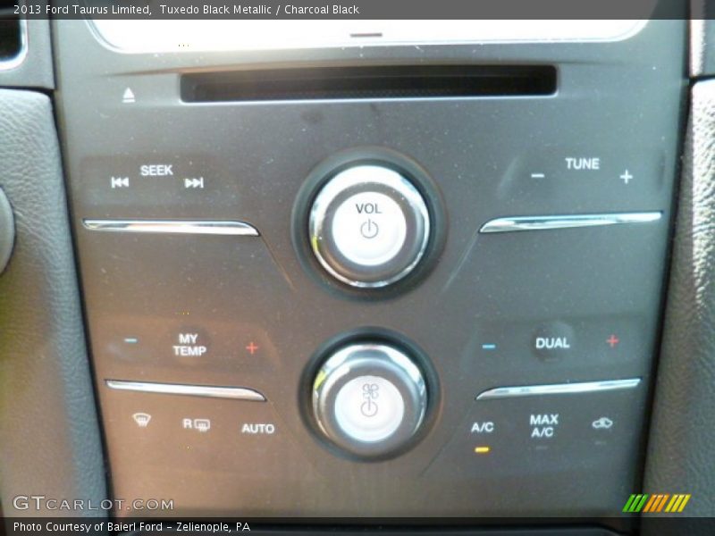 Tuxedo Black Metallic / Charcoal Black 2013 Ford Taurus Limited