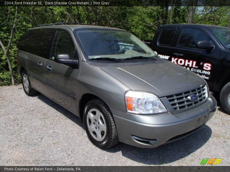 Front 3/4 View of 2004 Freestar SE
