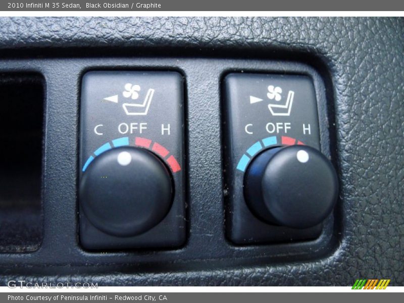 Controls of 2010 M 35 Sedan
