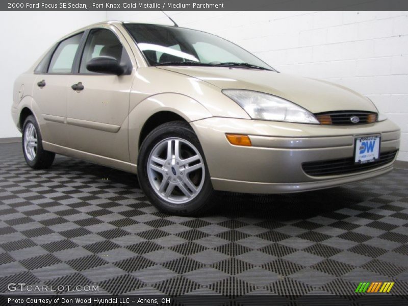 Fort Knox Gold Metallic / Medium Parchment 2000 Ford Focus SE Sedan