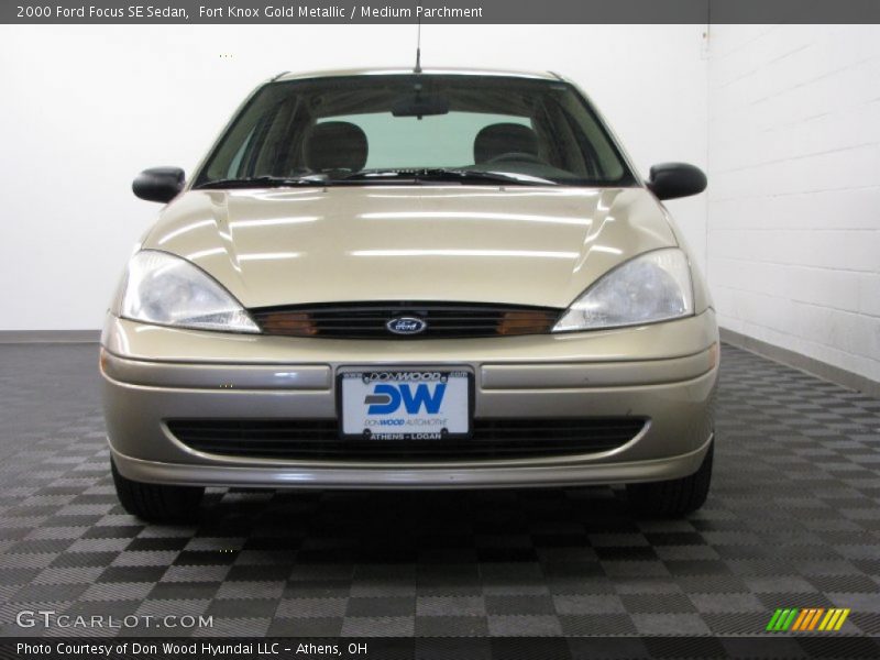 Fort Knox Gold Metallic / Medium Parchment 2000 Ford Focus SE Sedan