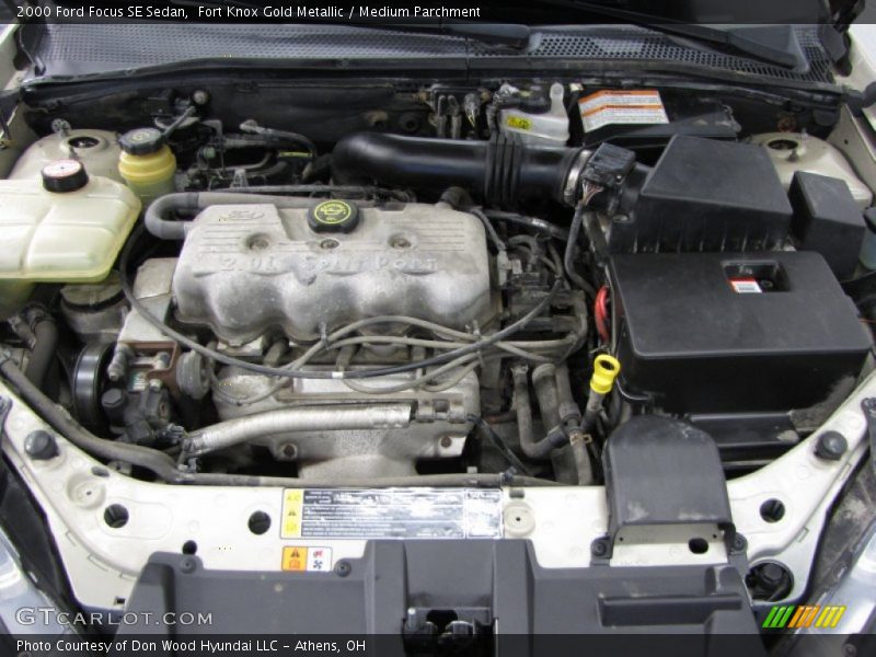 Fort Knox Gold Metallic / Medium Parchment 2000 Ford Focus SE Sedan